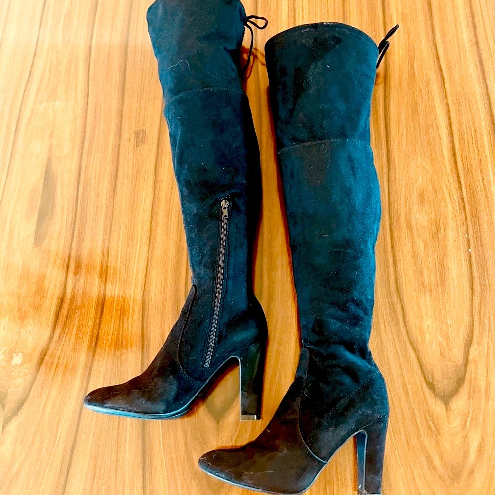 Unisa Black Faux Suede Over-the-Knee-Boots. Size 8  Like new.